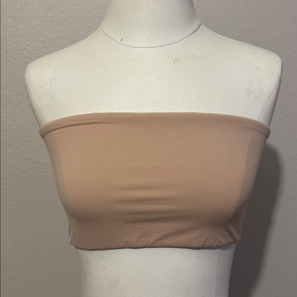 SKIMS Fits Everybody Nude Bandeau Bra - Picture 2 of 5